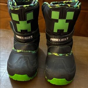 Minecraft Creeper Kids Size 11  Boots - Black and Green hook and loop closure